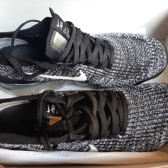 Shoes - Picture 2 of 4